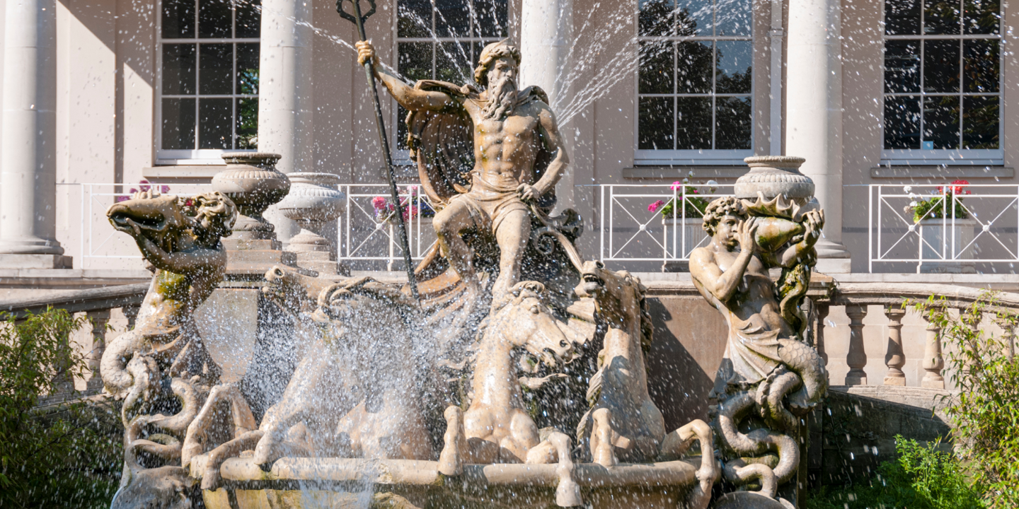 Fountain in front of a building adorned with statues