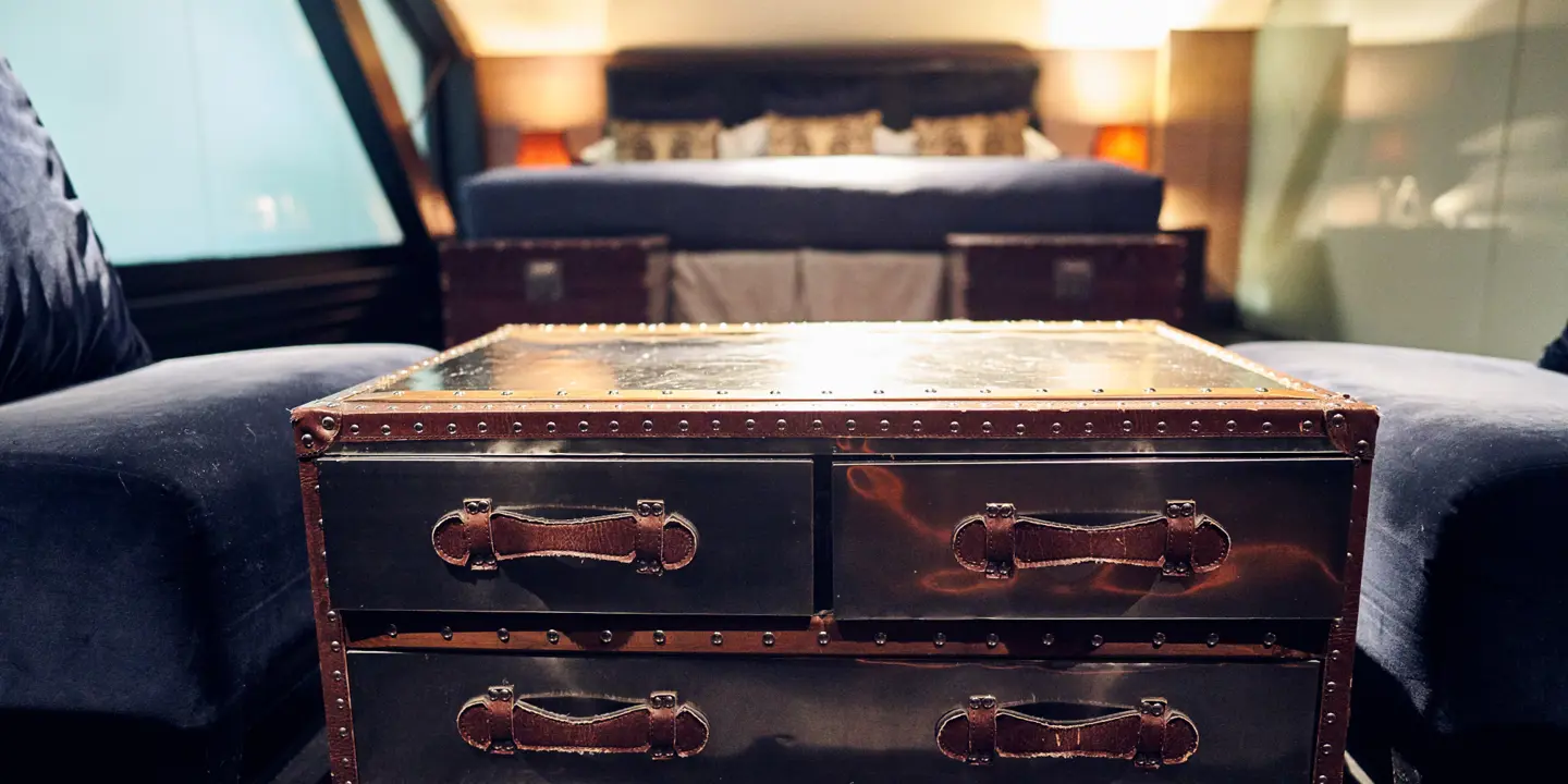 Old leather drawers with 4 compartments.