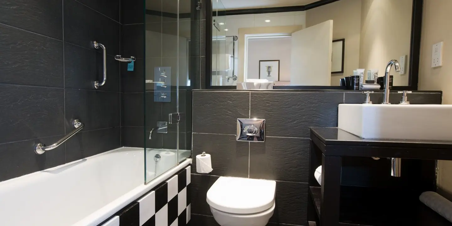 A bathroom featuring a toilet, sink, and bathtub.